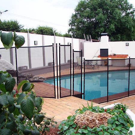 17 On 13Th Guest House Edenvale Exterior foto
